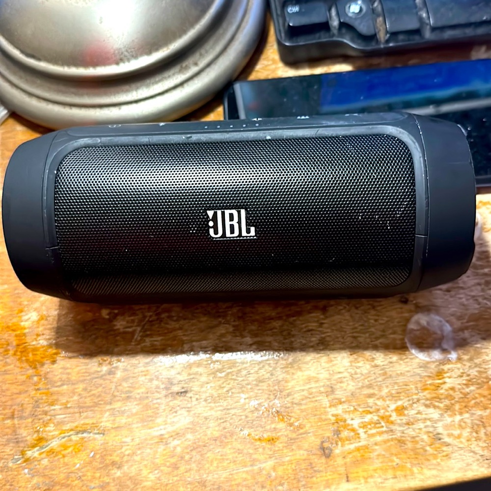 Jbl speaker for sale frfr I will take best offer onn large speaker too